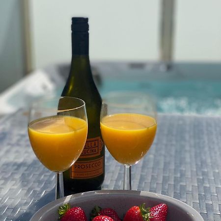 Premium Accommodation With Luxury Hot-Tub And Decking Area, Near Fantasy Island Ingoldmells Extérieur photo