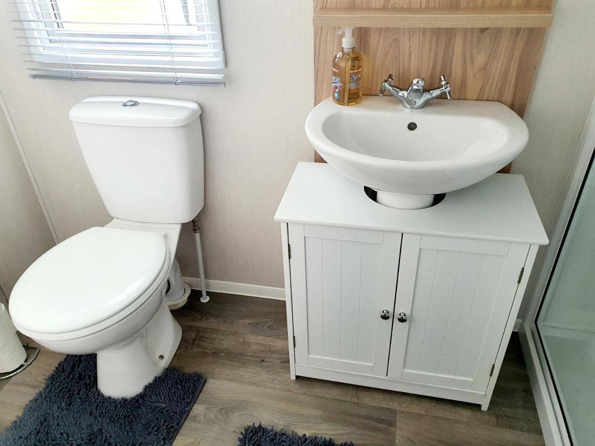 Premium Accommodation With Luxury Hot-Tub And Decking Area, Near Fantasy Island Ingoldmells Extérieur photo