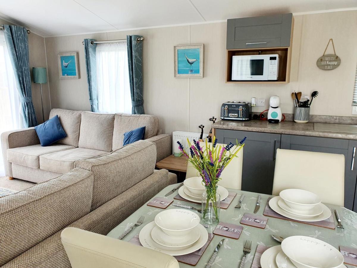 Premium Accommodation With Luxury Hot-Tub And Decking Area, Near Fantasy Island Ingoldmells Extérieur photo