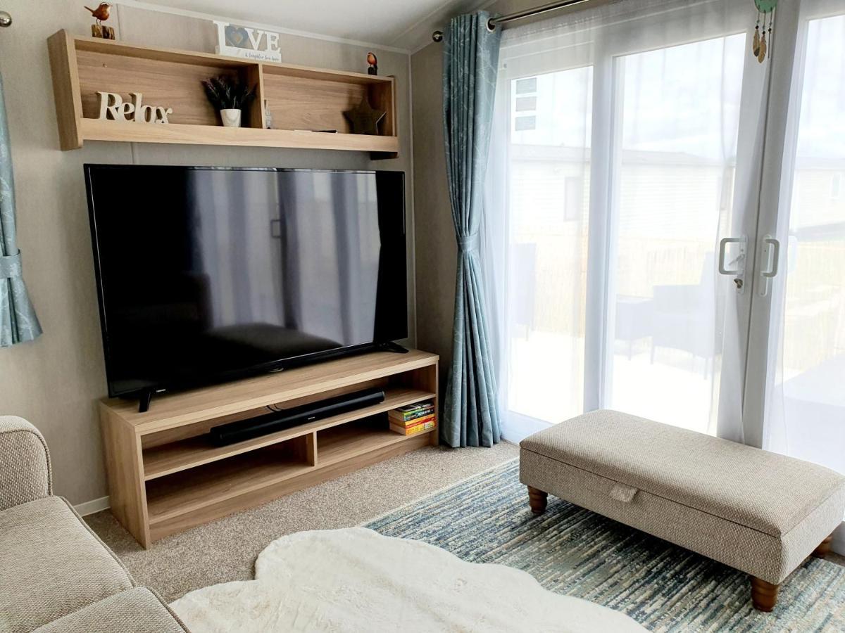 Premium Accommodation With Luxury Hot-Tub And Decking Area, Near Fantasy Island Ingoldmells Extérieur photo