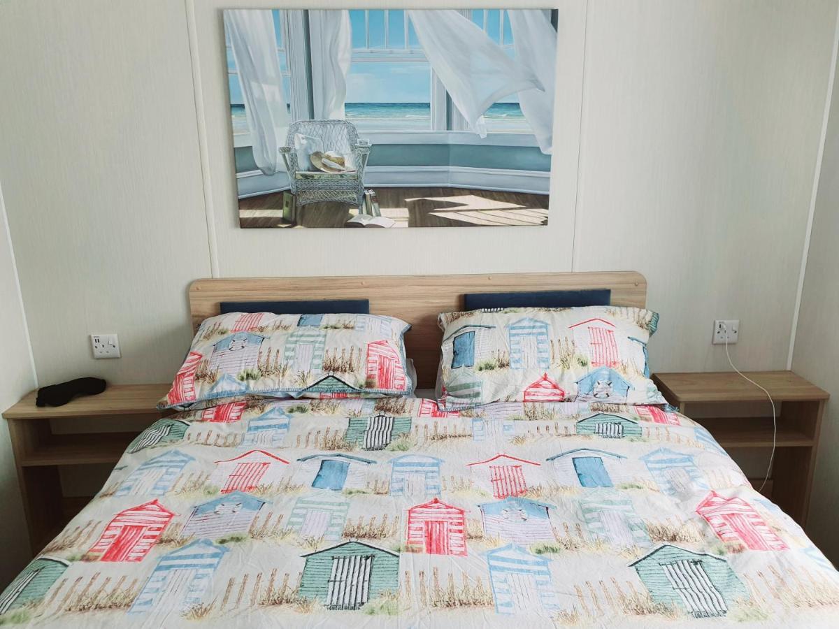 Premium Accommodation With Luxury Hot-Tub And Decking Area, Near Fantasy Island Ingoldmells Extérieur photo