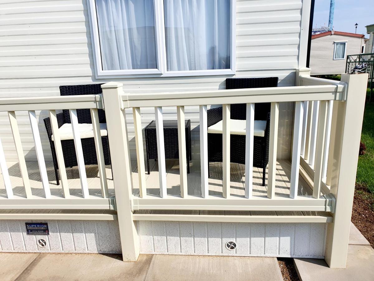 Premium Accommodation With Luxury Hot-Tub And Decking Area, Near Fantasy Island Ingoldmells Extérieur photo