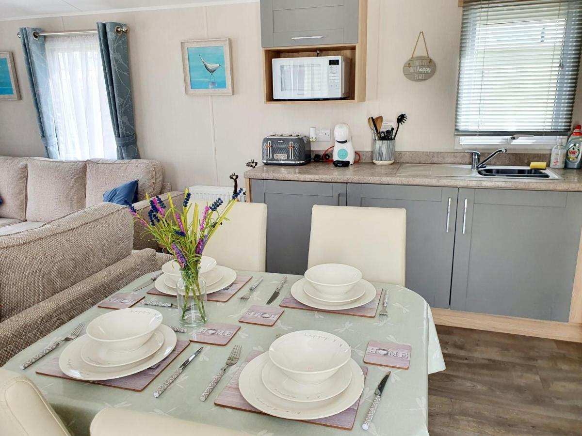 Premium Accommodation With Luxury Hot-Tub And Decking Area, Near Fantasy Island Ingoldmells Extérieur photo