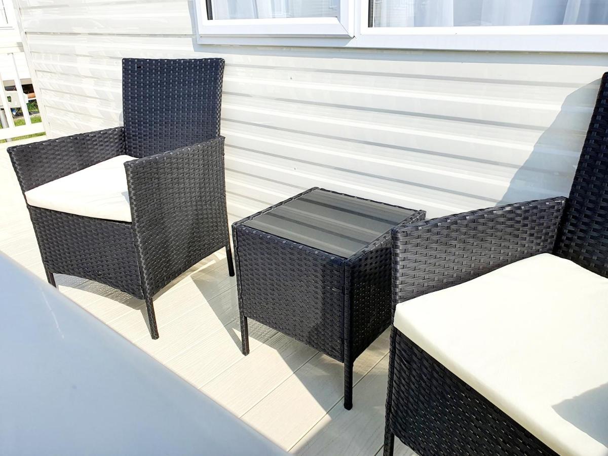 Premium Accommodation With Luxury Hot-Tub And Decking Area, Near Fantasy Island Ingoldmells Extérieur photo