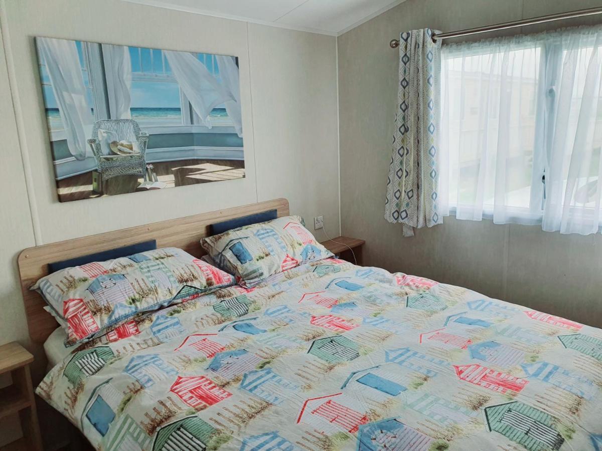 Premium Accommodation With Luxury Hot-Tub And Decking Area, Near Fantasy Island Ingoldmells Extérieur photo