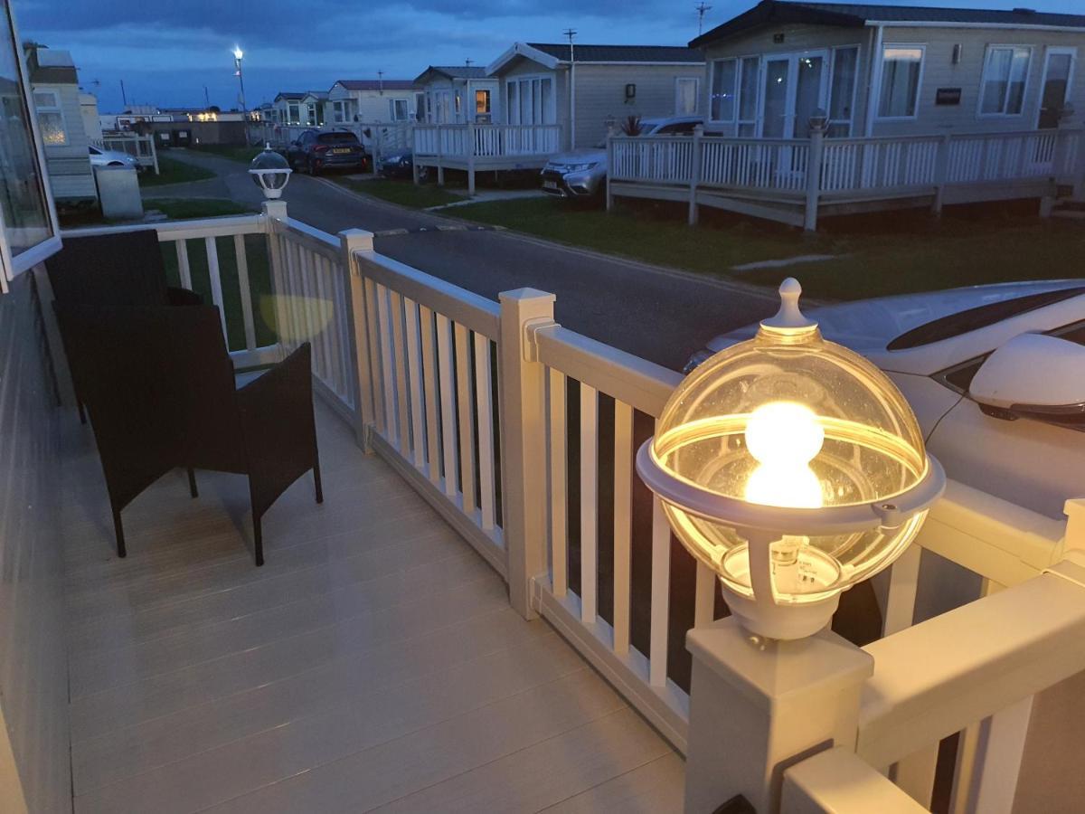 Premium Accommodation With Luxury Hot-Tub And Decking Area, Near Fantasy Island Ingoldmells Extérieur photo