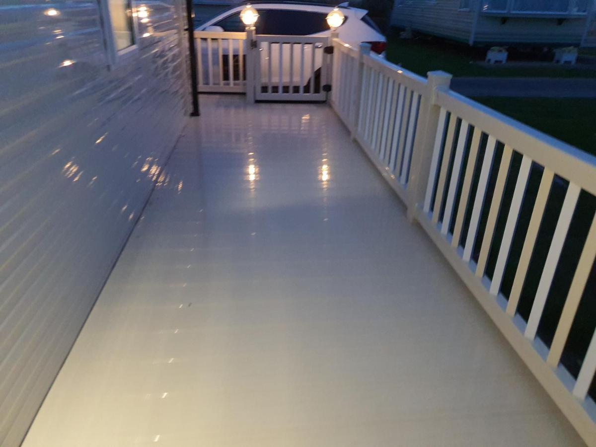 Premium Accommodation With Luxury Hot-Tub And Decking Area, Near Fantasy Island Ingoldmells Extérieur photo