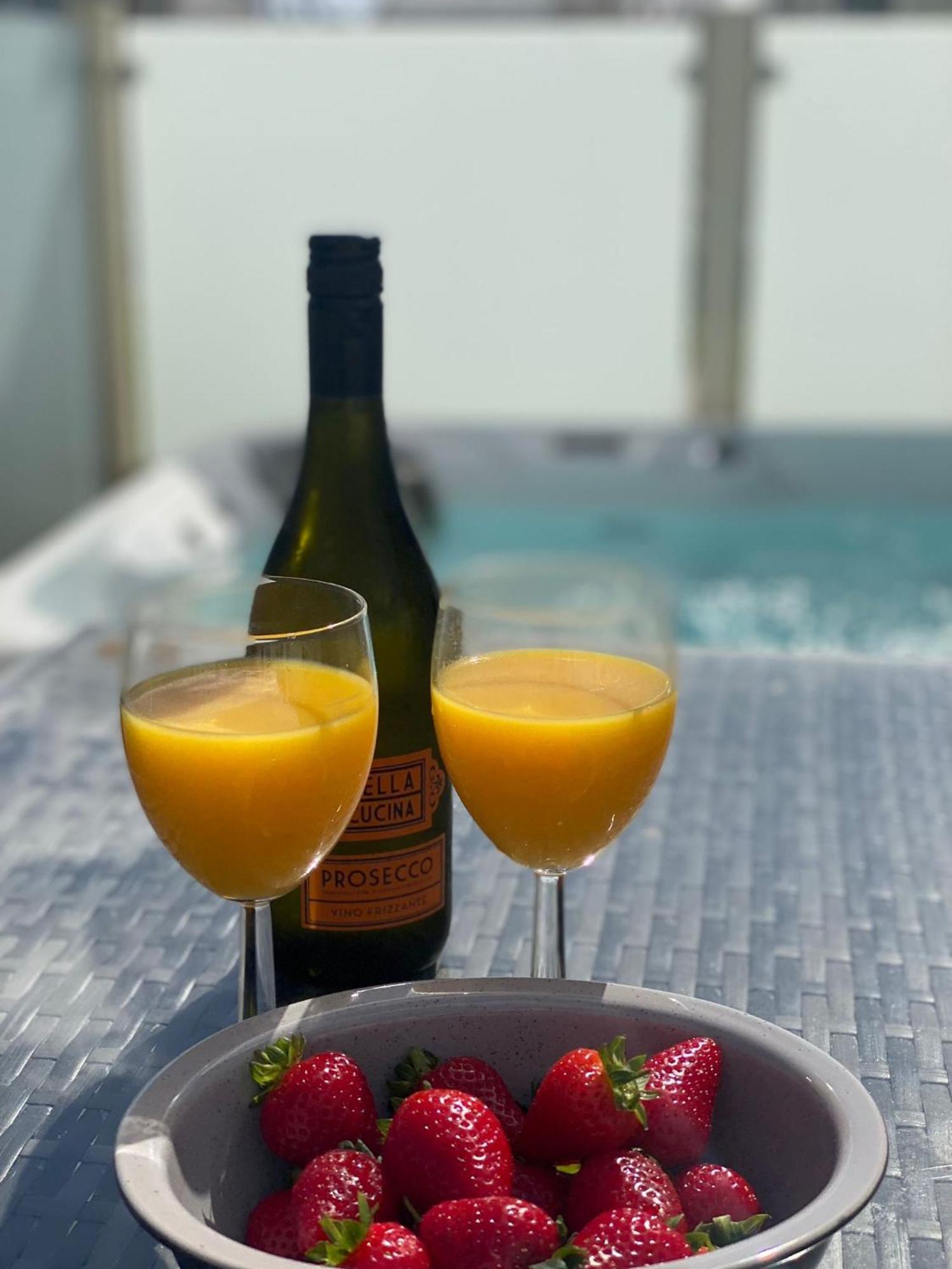 Premium Accommodation With Luxury Hot-Tub And Decking Area, Near Fantasy Island Ingoldmells Extérieur photo