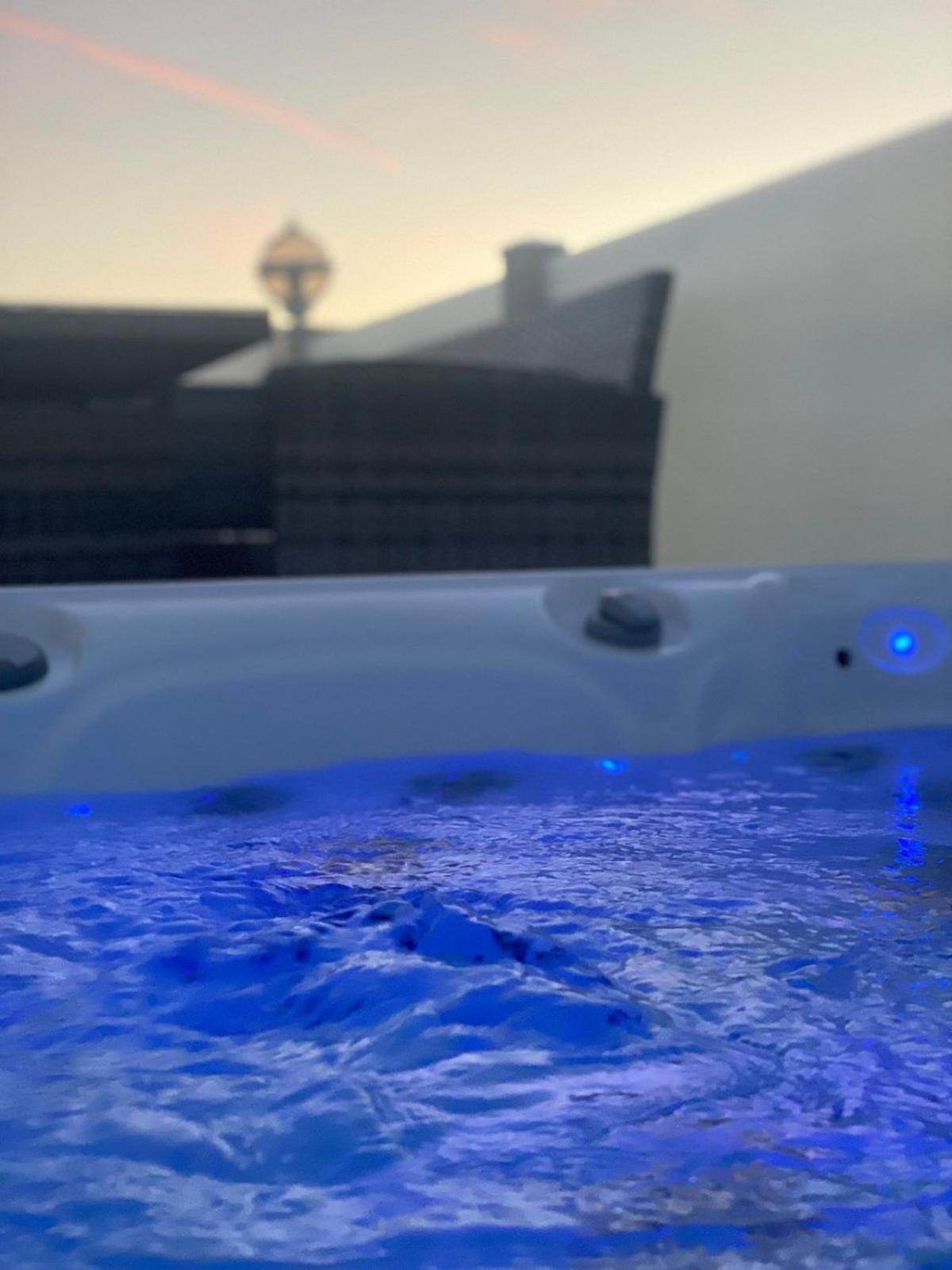 Premium Accommodation With Luxury Hot-Tub And Decking Area, Near Fantasy Island Ingoldmells Extérieur photo