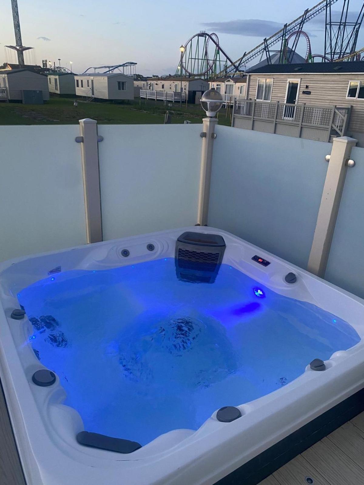 Premium Accommodation With Luxury Hot-Tub And Decking Area, Near Fantasy Island Ingoldmells Extérieur photo