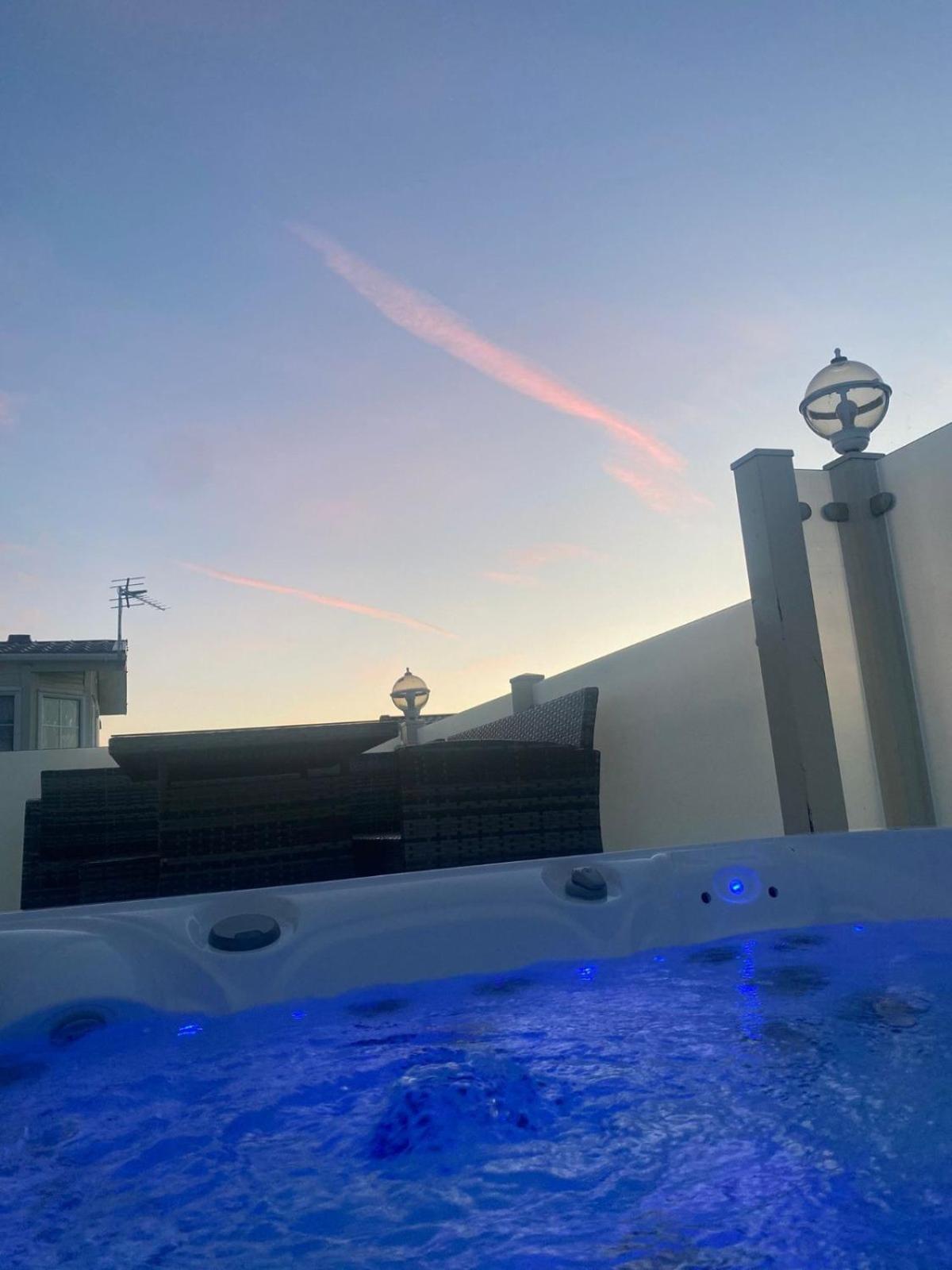 Premium Accommodation With Luxury Hot-Tub And Decking Area, Near Fantasy Island Ingoldmells Extérieur photo